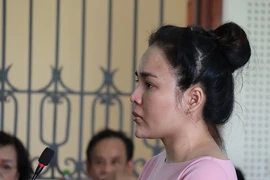 Bà mẹ trẻ ‘làm ăn lớn’ với cựu thiếu tá