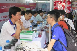 Thí sinh chuộng ngành việc nhẹ, lương cao