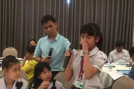 Học sinh bật khóc khi đọc thư khen