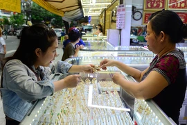 Giải mã cơn sốt giá vàng hiếm thấy