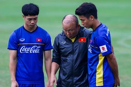 Dời AFF Cup 2020, thầy Park lợi bất cập hại