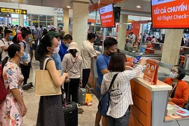 Hàng không tiếp tục lao đao vì dịch COVID-19