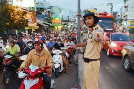 Nên chăng tích hợp 2 dự luật về giao thông