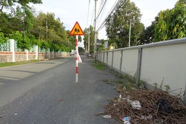 Biển báo án ngữ giữa đường