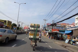 Chạy xe biển số rụng, bị phạt đến 400.000 đồng