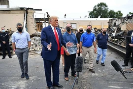 Bầu cử Mỹ: Gió đổi chiều, ông Trump hưởng lợi