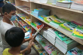 Sách giáo khoa lớp 1 bắt buộc chỉ 8 cuốn