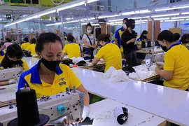 Thủ tướng: Phấn đấu tăng trưởng kinh tế cao nhất