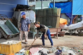Đổ rác trước nhà hàng xóm để giữ đất đậu ô tô