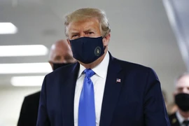 Bị nhiễm COVID-19, ông Trump gặp bất lợi trong bầu cử