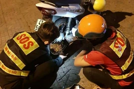 Những ‘hiệp sĩ’ xuyên đêm cứu hộ miễn phí