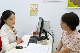 Căn bệnh khiến cô gái nổi mụn muốn tự sát