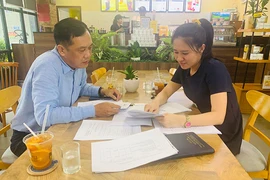 Cư dân chung cư sốt ruột chờ sổ hồng