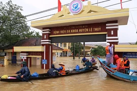 Quảng Bình: Lũ chưa có dấu hiệu rút