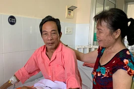 Chuyện về người cha 2 lần lóc da cứu con