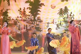 Đan Trường, Phi Nhung phục vụ miễn phí dịp Giỗ Tổ Hùng Vương 