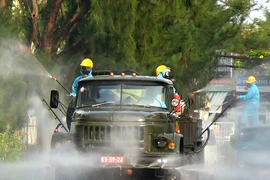 Video: Bộ đội phun khử khuẩn khu công nghiệp quy mô 80.000 m2