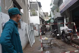 Video: Phong tỏa nhiều nơi do 25 ca dương tính COVID-19