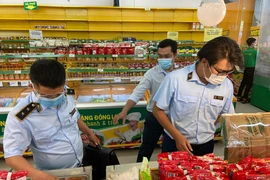 Video: Cục quản lý thị trường kiểm tra giá bán hàng tại Bách Hóa Xanh