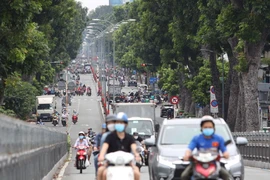 Video: Dạo quanh TP.HCM ngày đầu người dân đi làm trở lại
