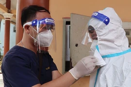 Video: F0 tăng trở lại, y bác sĩ tất bật chi viện cấp cứu