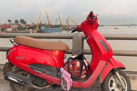 Video: Một phụ nữ nghi để lại xe máy, nhảy cầu Đồng Nai