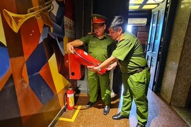 Công an TP.HCM đồng loạt kiểm tra PCCC tại các quán karaoke