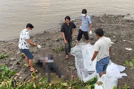 Video: Phát hiện thi thể người đàn ông dưới sông Sài Gòn 
