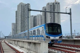 Video: Ngày mai, metro số 1 chạy thử đoạn trên cao