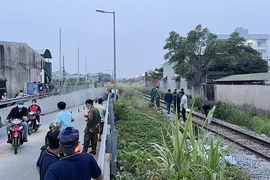 Video: Thanh niên bị tàu hỏa tông tử vong lúc rạng sáng
