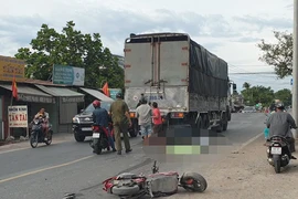 Video: Trên đường đi thi học kỳ về, một học sinh bị xe tải cán tử vong