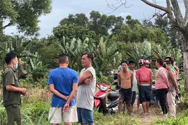 Phát hiện người đàn ông treo cổ ở ruộng rau muống