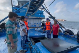 Video: Tạm giữ tàu chở 60.000 lít dầu DO không rõ nguồn gốc