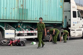 Video: Đón con từ quê lên thành phố chơi, 2 mẹ con gặp tai nạn thương tâm