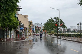 Video: Bão số 1 đang suy yếu thành áp thấp, sân bay Vân Đồn và Cát Bi hoạt động trở lại