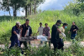 Video: Phát hiện một người đàn ông chết trong tư thế treo cổ trên cây