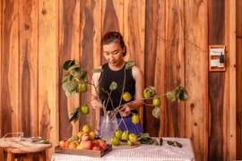 Video: Đến xứ D’ran ‘bắt trend’ cắm cành quả hồng