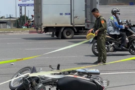 Video: Xe đầu kéo chuyển làn, cán người đàn ông tử vong