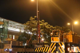 Lắp đặt dầm cầu bộ hành đầu tiên của metro số 1, Bến Thành - Suối Tiên