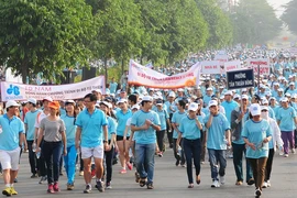 Đi bộ Lawrence S. Ting - Hành trình vì người nghèo