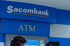 Sacombank tiếp nhận yêu cầu giao dịch trên ATM