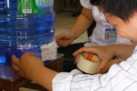 Nhiều mẫu nước uống đóng bình không đạt