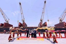 Tôn Hoa Sen xuất lô hàng 9 triệu USD qua châu Âu