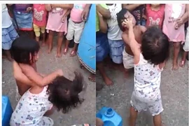 Xúi con gái đánh nhau, 2 bà mẹ ngồi tù