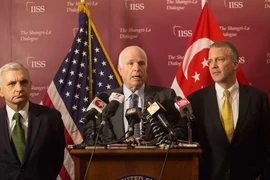 John McCain: Cần dỡ bỏ cấm vận vũ khí sát thương cho Việt Nam