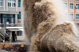 Hình ảnh của 'bộ ba siêu bão' ập vào Trung Quốc