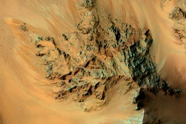 NASA bất ngờ công bố có nước chảy trên Sao Hỏa