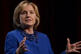 Bà Clinton sẽ chống IS mạnh mẽ hơn ông Obama?