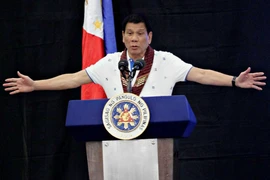 Tổng thống Philippines xuống nước về biển Đông?