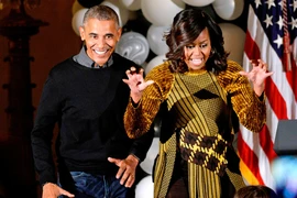 Vợ chồng tổng thống Obama nhún nhảy tại lễ Halloween
